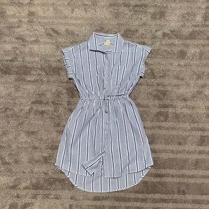 Short sleeve, denim colored with white, dress